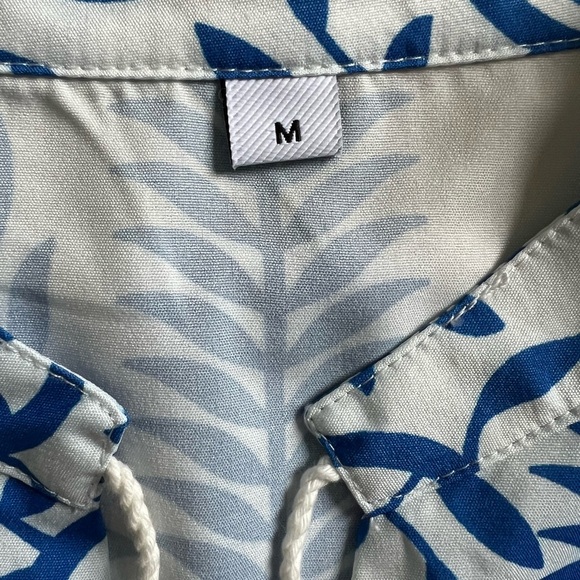 Beautiful Blue and White V-Neck 3/4 Sleeve Dress Size Medium - Picture 8 of 9